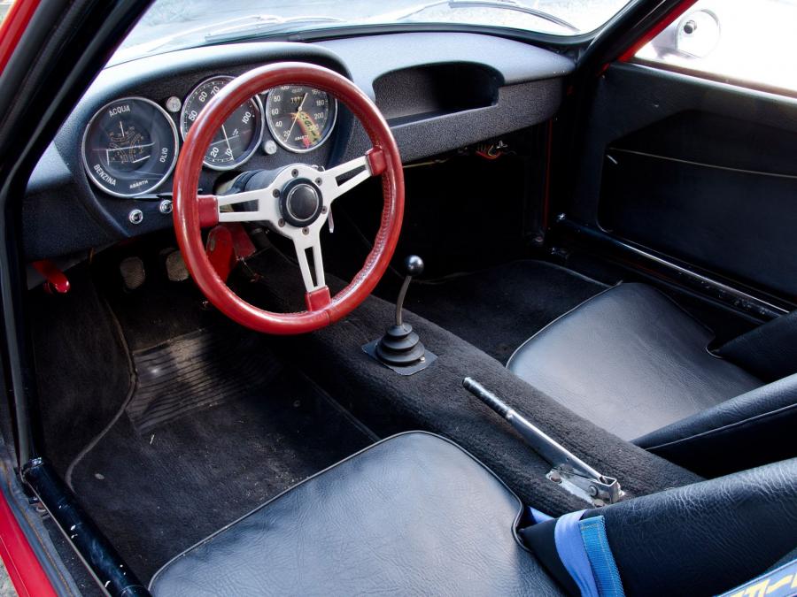 Интерьер Fiat Abarth 1000 GT Bialbero 1961 года  (фото 24 из 30)